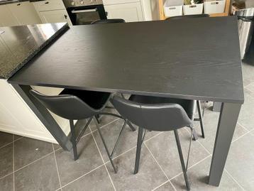 Hoge eettafel + 4 barstoelen beschikbaar voor biedingen