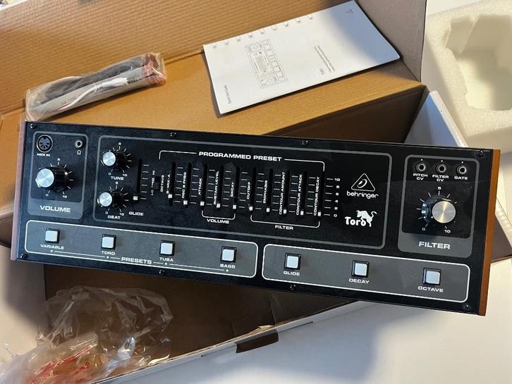 Behringer Toro-synthesizer, Muziek en Instrumenten, Synthesizers, Nieuw, Overige aantallen, Overige merken, Met midi-aansluiting