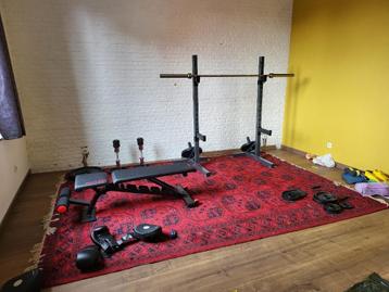 Squat rack + gewichten en accessoires beschikbaar voor biedingen