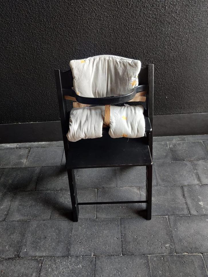 Eetstoel zwart treppy, Kinderen en Baby's, Kinderstoelen, Gebruikt, Meegroeistoel, Gordel(s), Stoelverkleiner, Ophalen