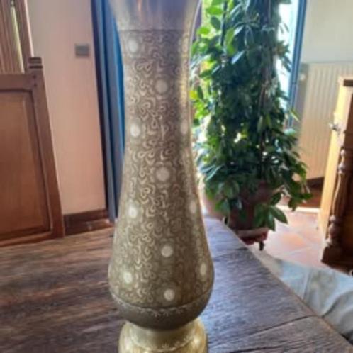 Grand vase en laiton gravé à la main – style oriental  50 cm, Antiek en Kunst, Antiek | Porselein, Ophalen
