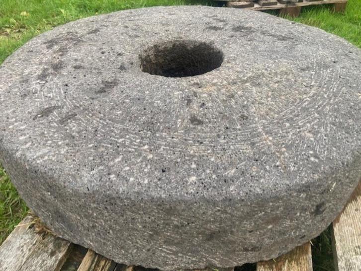 Set molenstenen uit de 18e - 19e eeuw, Antiek en Kunst, Antiek | Gereedschap en Instrumenten, Ophalen