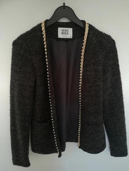 Grijs vestje met parels - Vero Moda (maat XS), Kleding | Dames, Jasjes, Kostuums en Pakken, Zo goed als nieuw, Jasje, Maat 34 (XS) of kleiner