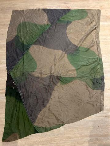 Groot stuk Duitse parachute, camouflage FJ para WW2 beschikbaar voor biedingen