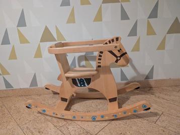 houten schommelpaard beschikbaar voor biedingen