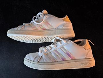 Adidas sneakers mt 37 beschikbaar voor biedingen