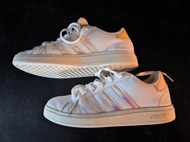 Adidas sneakers mt 37, Kleding | Dames, Schoenen, Zo goed als nieuw, Sneakers, Wit, Ophalen of Verzenden