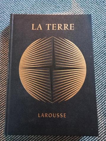 La Terre - Notre planète (403 pages) beschikbaar voor biedingen