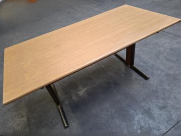 Bureau finition bois clair 160 x 80 x 75H beschikbaar voor biedingen