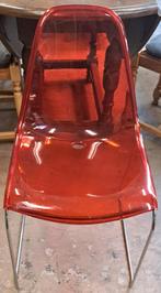 Rode zien door vintage design stoel in glanzend rood, Huis en Inrichting, Stoelen, Overige materialen, Ophalen of Verzenden, Zo goed als nieuw