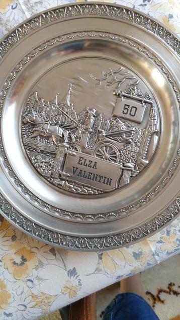 TINNEN BORD GEGRAVEERD beschikbaar voor biedingen