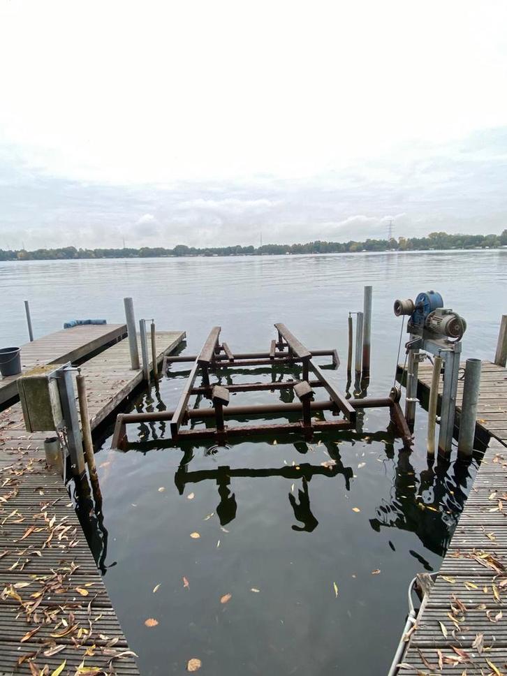 Gegalvaniseerde brug met electrische afstandsbediening., Watersport en Boten, Speedboten, Gebruikt, 3 tot 6 meter, Staal, Ophalen