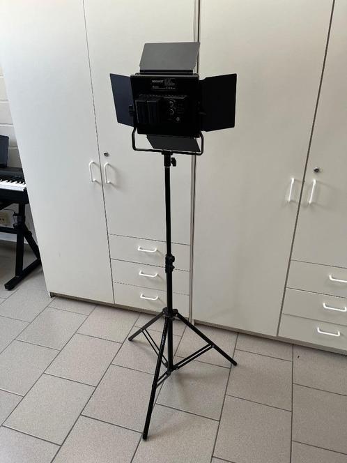 Neewer tweekleurige 660 LED lamp verlichting, Audio, Tv en Foto, Fotografie | Fotostudio en Toebehoren, Zo goed als nieuw, Lamp of Flitsset