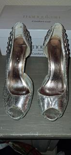 Escarpins talon argenté P38 tb état Nina jones, Vêtements | Femmes, Chaussures, Enlèvement, Escarpins
