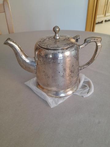 verzilverde theepot beschikbaar voor biedingen