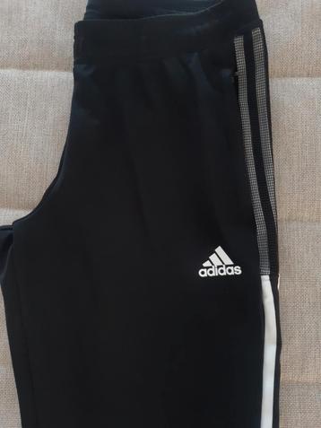Broek Adidas Zwart Maat Small. beschikbaar voor biedingen