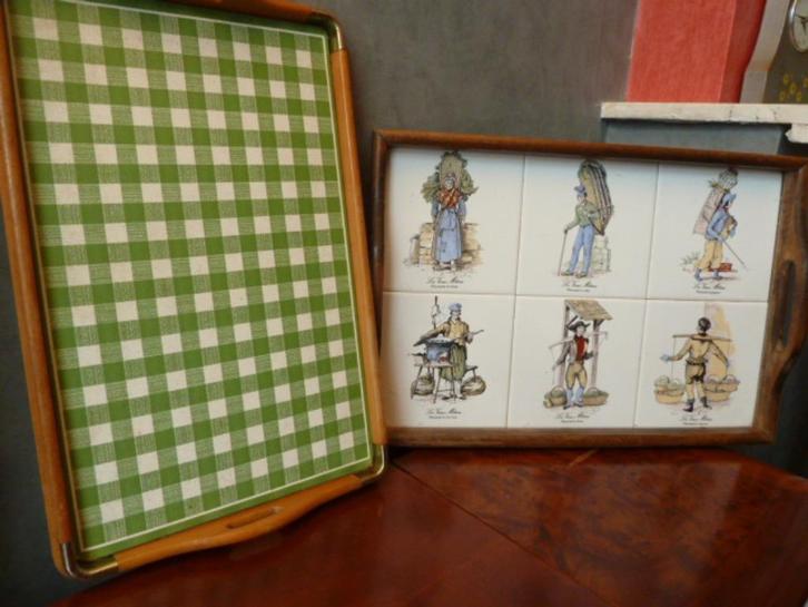 2 plateaux de service vintage, plastifié vert + 6 céramique., Antiquités & Art, Antiquités | Accessoires de maison, Enlèvement ou Envoi