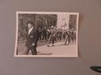 oude foto Marche Militaire fanfare ( Congolezen ? ), Verzenden, Overige soorten, Foto of Poster