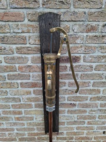 Koperen pomp beschikbaar voor biedingen