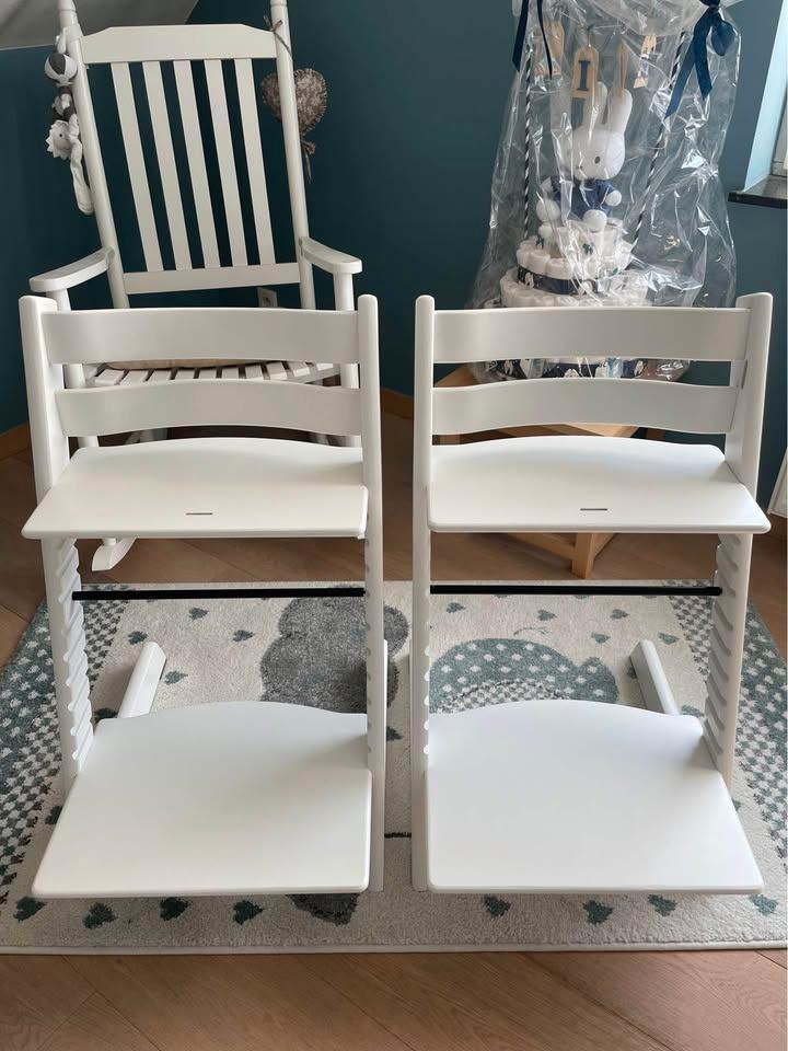 tripp trapp stokke wit nieuwstaat (2 beschikbaar) triptrap, Enfants & Bébés, Chaises pour enfants, Neuf, Chaise évolutive, Coulissant