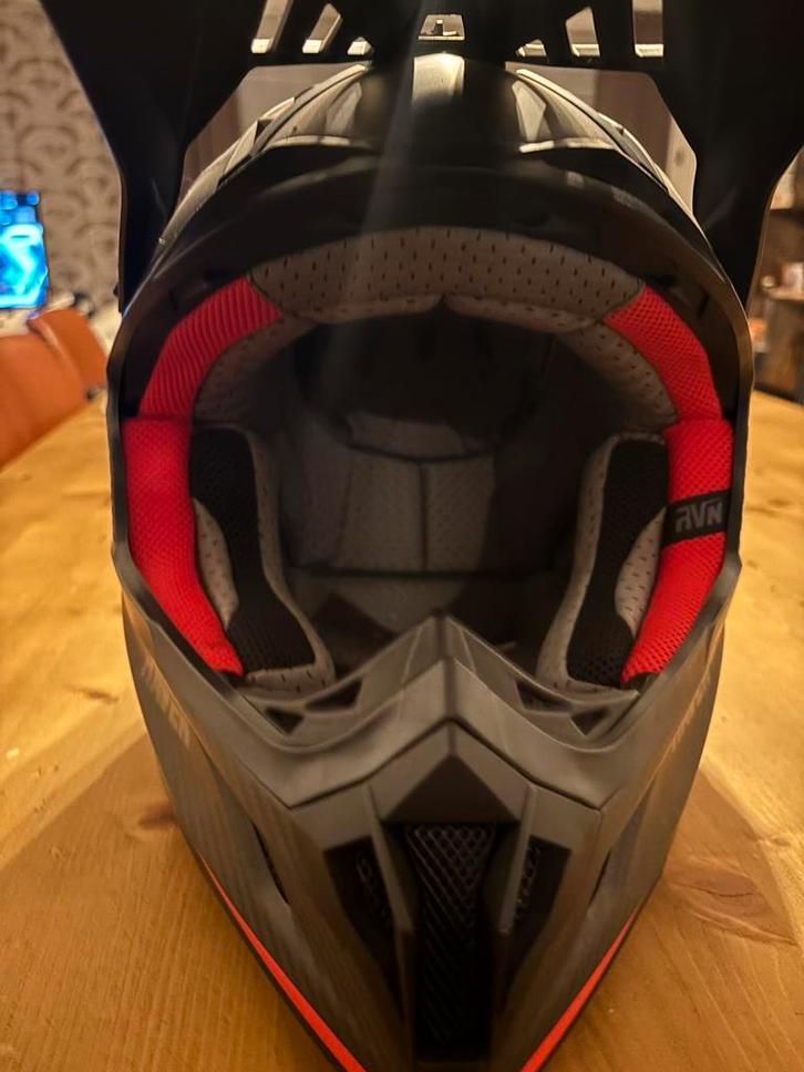 Casque motoc Raven Ipsum Evo Matt fibre carbone noir-rouge -, Vélos & Vélomoteurs, Casques de cyclomoteur, Comme neuf, Enlèvement ou Envoi