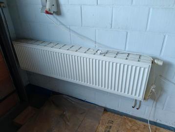 Paneel radiator type 33 1600x400 met thermostatische kraan disponible aux enchères