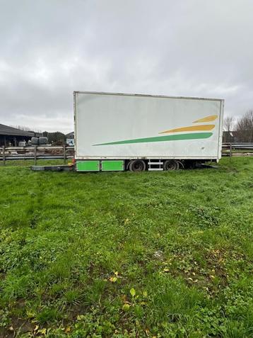 **dichte wagen voor tractor camion lucht remmen en vering** beschikbaar voor biedingen