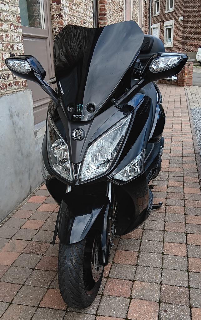scooter sym 300 GTS, Fietsen en Brommers, Scooters | SYM, Zo goed als nieuw, Overige modellen, Benzine, Ophalen