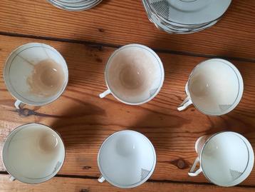 Vintage Art Deco theeservies van Engels porselein — €50 beschikbaar voor biedingen