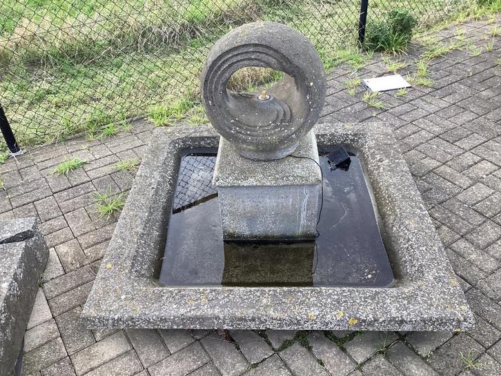 tuin ornamenten, Tuin en Terras, Waterpartijen en Fonteinen, Gebruikt, Fontein, Beton, Ophalen