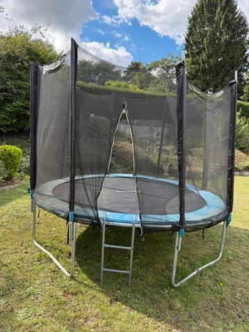 Trampoline 305 cm met net en ladder – opknapmodel beschikbaar voor biedingen