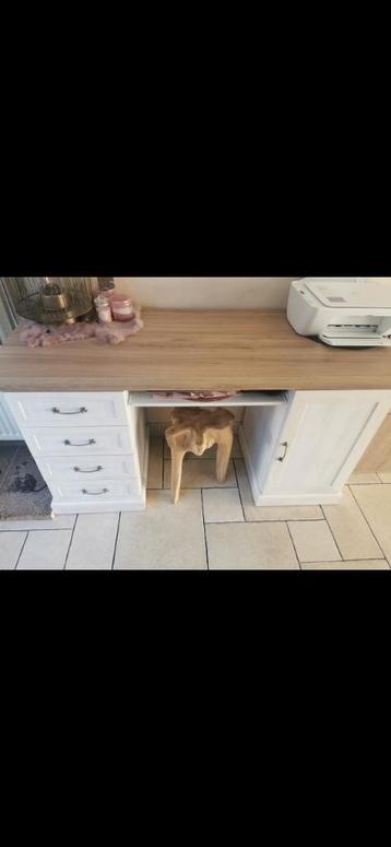 Bureau beschikbaar voor biedingen