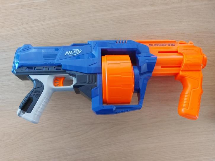 Nerf Nstrike Surgefire + 25 darts, Kinderen en Baby's, Speelgoed | Buiten | Actiespeelgoed, Zo goed als nieuw, Ophalen