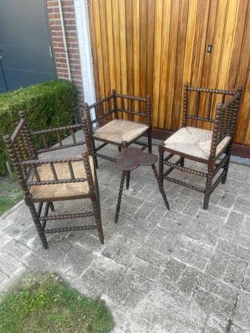 Eikenhouten set met 3 stoelen  beschikbaar voor biedingen