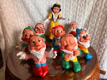 Vintage poppen – Sneeuwwitje + 7 dwergen beschikbaar voor biedingen