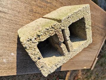 Betonblokken beschikbaar voor biedingen