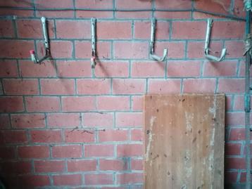 4 metalen muurhaken ophanghaken  beschikbaar voor biedingen