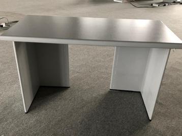 bureau beschikbaar voor biedingen
