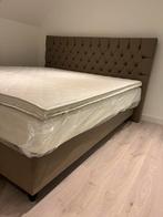 Boxspring taupe 180cm x 200 cm, matras niet inbegrepen, Enlèvement, Comme neuf, 200 cm