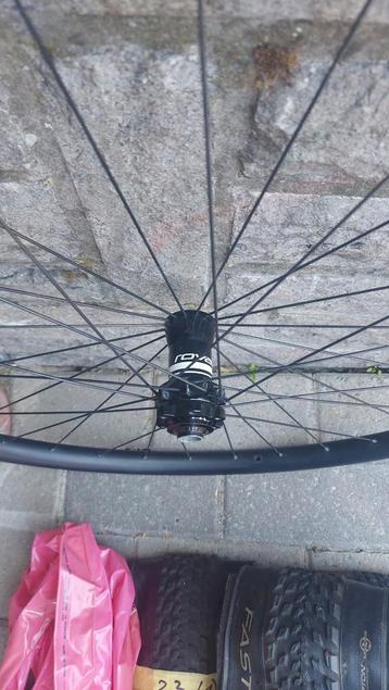 Roue avant vtt Roval carbon 15x100. beschikbaar voor biedingen