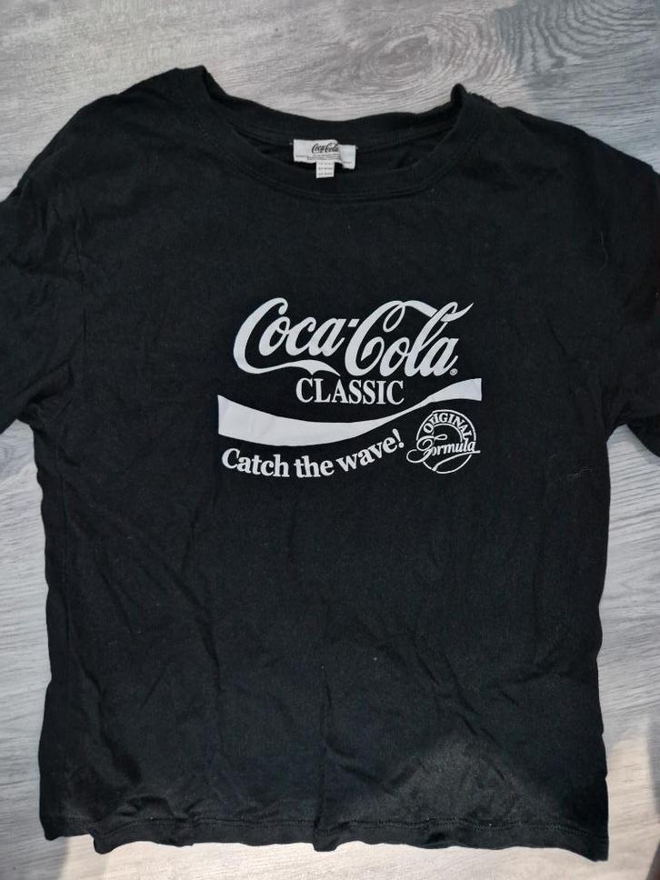 T-shirt van Coca Cola, zwart en wit (kartonnen blikje), Verzamelen, Merken en Reclamevoorwerpen, Nieuw, Overige typen, Ophalen of Verzenden