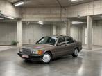 Mercedes-Benz 190E 2.0 Sportline automaat | 142.000 km, Auto's, Mercedes-Benz, Automaat, 4 deurs, 4 cilinders, Bruin