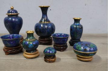 8 Vintage Chinese Cloisonné Vaasjes & Schaaltjes beschikbaar voor biedingen