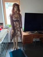 beschilderde etalage mannequin pop, Ophalen