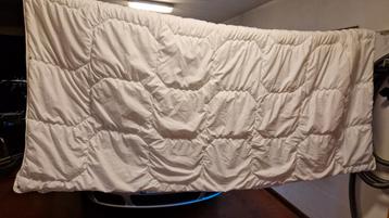 Dekbed zomer - winter. 220 cm x 200cm beschikbaar voor biedingen