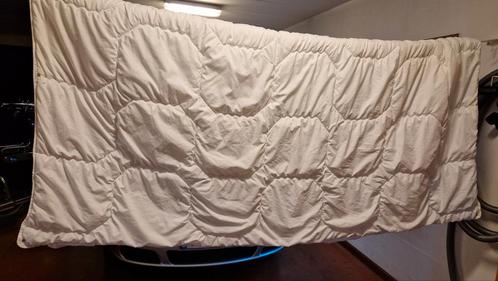 Dekbed zomer - winter. 220 cm x 200cm, Huis en Inrichting, Slaapkamer | Beddengoed, Zo goed als nieuw, Ophalen