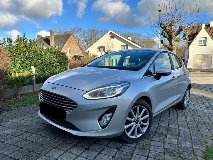 Ford Fiesta Titanium en bon état, Autos, Ford, Particulier, Fiësta, Essence, Euro 6, Hatchback, 5 portes, Boîte manuelle, Entretenue par le concessionnaire