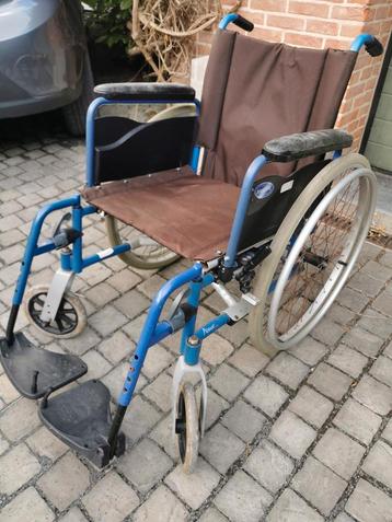 Oude rolstoel van het merk invacare 50€ info 0488826971  beschikbaar voor biedingen