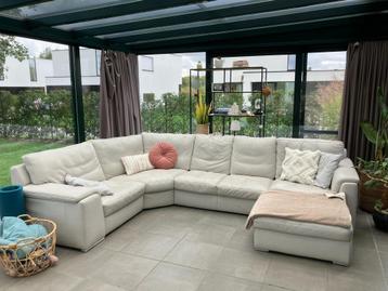 Leren hoekzetel beschikbaar voor biedingen