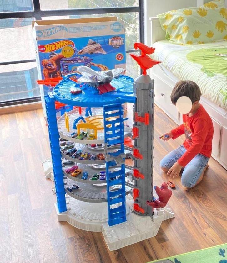 Hot Wheels Super Ultimate Garage + voitures, Kinderen en Baby's, Speelgoed | Racebanen, Gebruikt, Racebaan, Hot Wheels, Zelf te bouwen